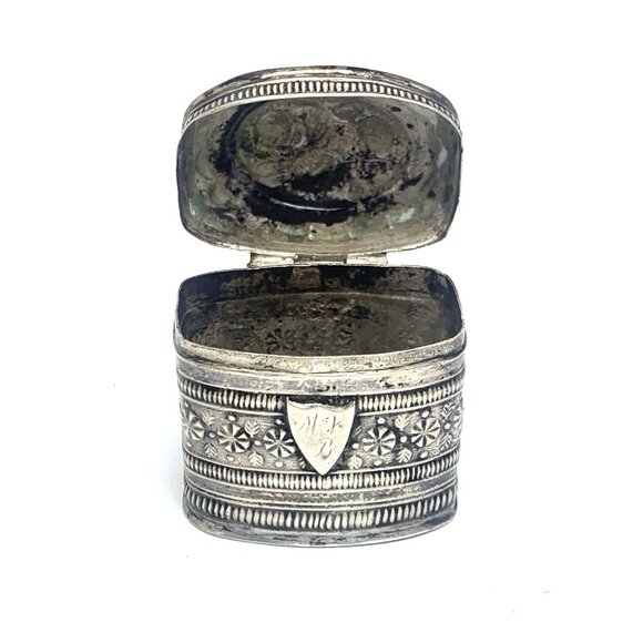 Dutch Box Antique Silver Pillbox Snuff Decorative Lion Hallmark Design 1.5'' - Picture 12 of 13